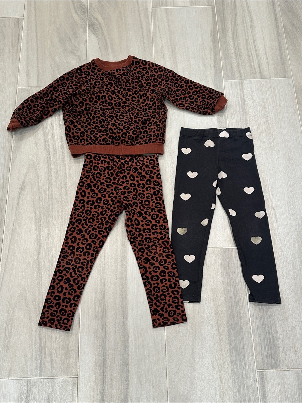 H&M 4T Leopard Print Leggings and Sweatshirt Matc Set with Gray Heart Leggings
